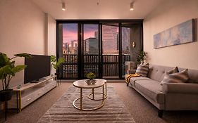 Cozy 1 Bedroom Apartment At Marvel Stadium With Rooftop Pool And Gym